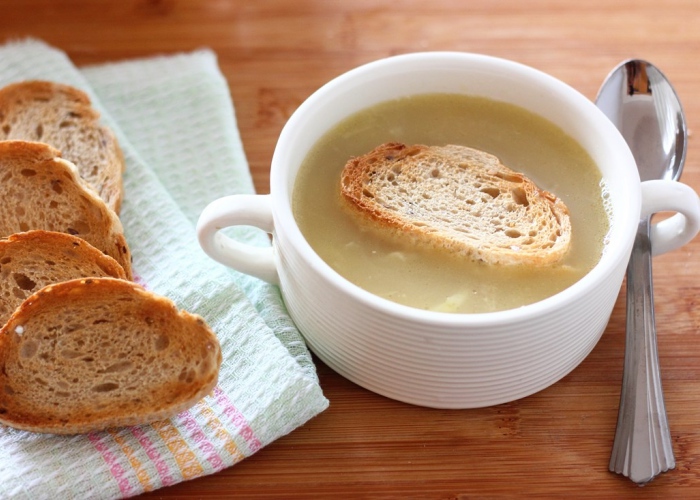 Como se hace la sopa de ajo y cebolla
